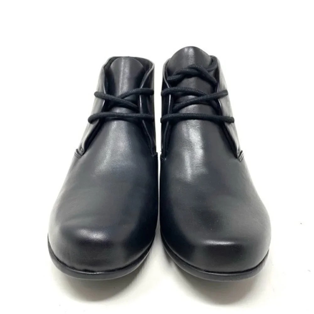 Clarks Un.Damson Tie black leather ankle boots